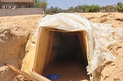 مقتل ناشط فلسطيني ثان في انهيار نفق وسط غزة