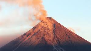 حمم بركان «مايون» بالفلبين تمتد لأكثر من 3 كيلومترات