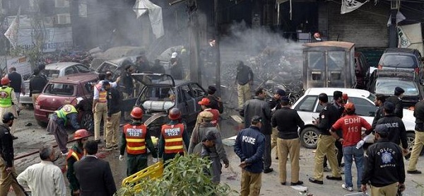 ارتفاع ضحايا تفجير باكستان لـ92.. وجماعة الأحرار تتبنى الهجوم