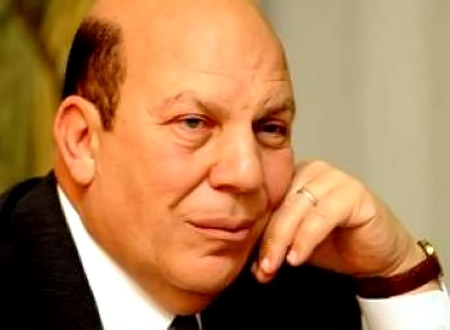 ناشده والد التوائم الخمسة بمساعدته