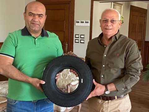 محافظ بورسعيد يشيد بإنتاج مصنع إطارات السيارات