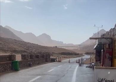 تساقط أمطار خفيفة على مدينة سانت كاترين والوحدة المحلية تعلن حالة الطوارئ