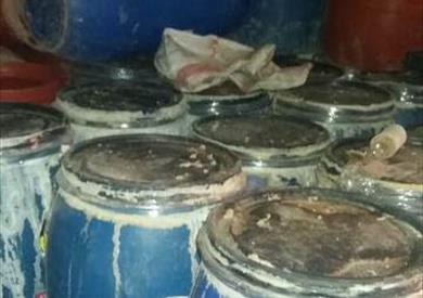 ضبط 11 طن مخللات مجهولة