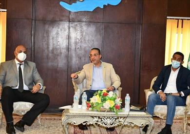 محافظ الفيوم يتابع مع لجنة التخطيط المحلي الموقف التنفيذي لمشروعات مبادرة حياة كريمة