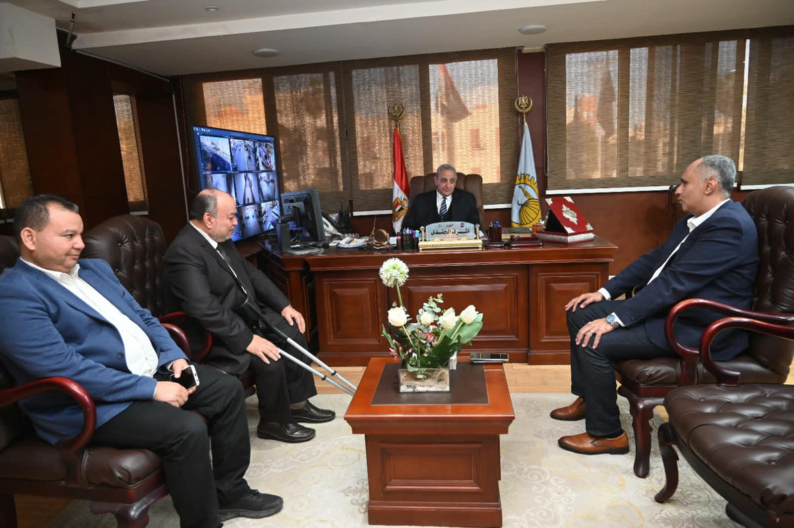 محافظ الغربية يستقبل أول مدير لمستشفى طنطا العام.. ويشيد بجهوده بمناسبة خروجه للمعاش 