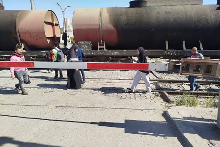 توقف حركة القطارات إثر خروج عربة قطار بضائع من على القضبان ببني سويف 