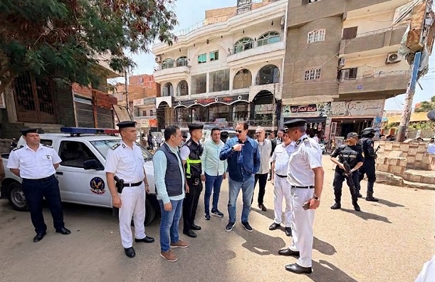 مدير أمن الفيوم يقود حملة لإعادة الانضباط في شوارع سنورس 