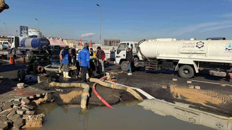 رئيس جهاز القاهرة الجديدة: السيطرة على كسر خط صرف صحي بالتسعين الجنوبي 