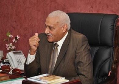 للواء أحمد الهياتمي محافظ السويس