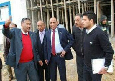 تفقد الصالة المغطاة بالعريش