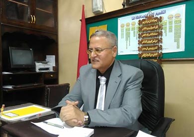 عزت بيومى وكيل وزارة التربية والتعليم بقنا