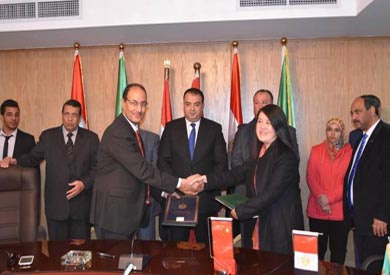 توقيع بروتوكول التعاون المشترك بين محافظة الفيوم و بعض الشركات الصينية الكبرى ارشيفية