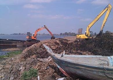 حملة لإزالة حالة تعد في نيل كفر الشيخ