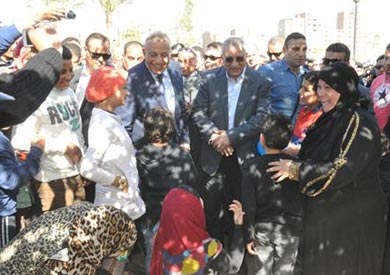 الدالي وبدر يحتفلان مع 30 ألف مواطن بحديقة إمبابة في عيد الجيزة القومى
