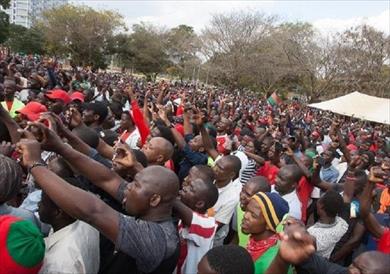 الاحتجاجات العنيفة ضد فوز الرئيس «موثاريكا» في مالاوي