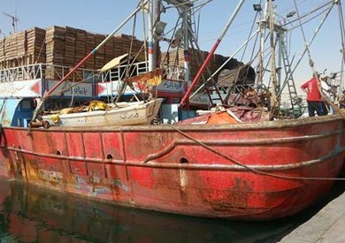 مركب الصيد المصرية الغارقة في السودان تعرضت لحادث في منطقة " مسبريت " السودانية قبل انجرافها