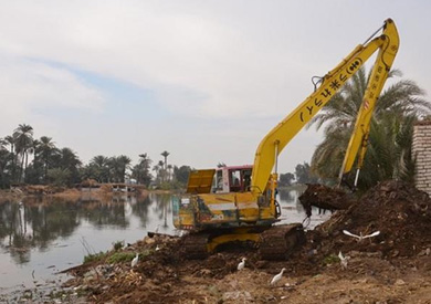 «الري» تشن حملة لإزالة التعديات على فرع النيل بدمياط