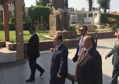 وزير الداخلية يتفقد الخدمات الأمنية في الحسين والمتحف المصري