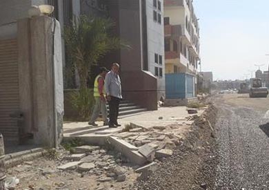 محافظ البحر الأحمر يشدد على ضرورة العمل المستمر للانتهاء من الطرق