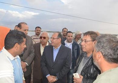 محافظ البحيرة يتفقد آثار السيول بدمنهور ووادي النطرون