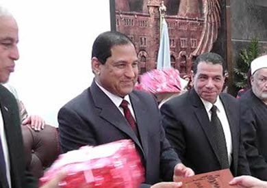 محافظ الغربية يكرم - ارشيفية
