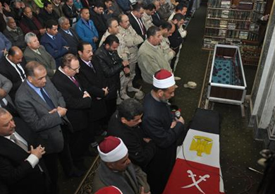 محافظ بنى سويف ومدير الأمن والقيادات العسكرية والأمنية يتقدمون جنازة الشهيد مجند " محمود محمد جودة"