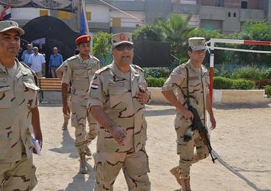 مساعد قائد «الدفاع الجوي» يتفقد «الخدمات الأمنية» في لجان البحيرة