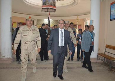 اللواء ممدوح جودة علي، رئيس أركان المنطقة الشمالية العسكرية، يرافقه الدكتور محمد سلطان، محافظ البحيرة