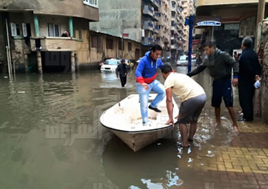 خطة تطهير ومعالجة لمصبات الطرق لمواجهة النوات المقبلة - تصوير: أميرة مرتضى