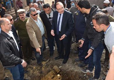 محافظ بني سويف يتفقد منطقة محي الدين وباكيات تحيا مصر ... ويتابع سير العمل بمشروع صرف صحي البساتين