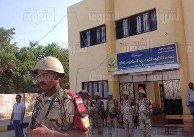 قوات الجيش تؤمن مقار لجان الانتخابات بالغردقة