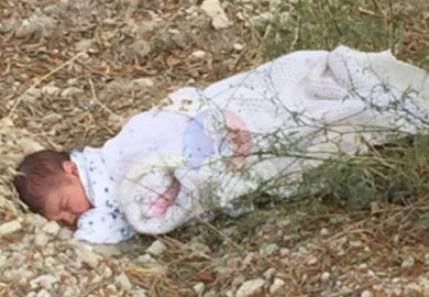 العثور على طفل حديث الولادة بجوار مستشفى بالعريش