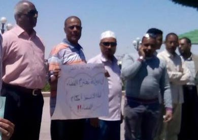 وقفة احتجاجية لمعلمين أسوان