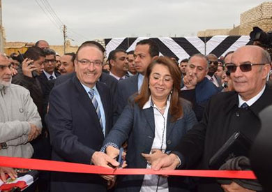 الدكتورة غادة والي، وزيرة التضامن الاجتماعي، والمهندس شريف حبيب، محافظ بني سويف