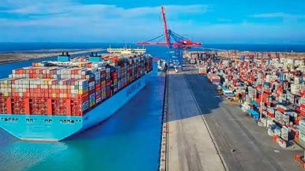 تصدير 435 حاويات مكافئة من ميناء دمياط