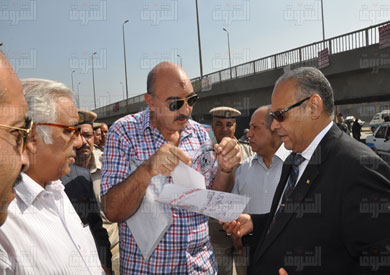 محافظ بنى سويف  باحد المواقف -تصوير حازم الخولى