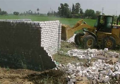 ازاله التعديات على الاراضى الزراعيه فى انحاء الجمهوريه - ارشيفيه