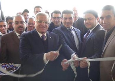 رئيس جامعة المنيا يفتتح المعرض الخيري للطلاب