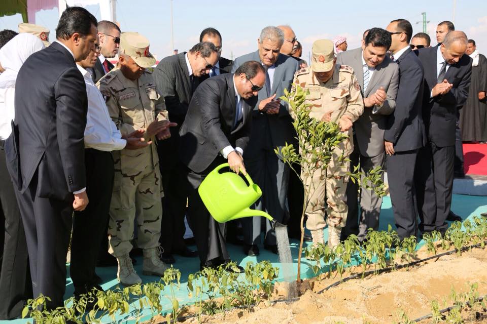 الرئيس السيسي أثناء إطلاق إشارة البدء في مشروع المليون ونصف المليون فدان