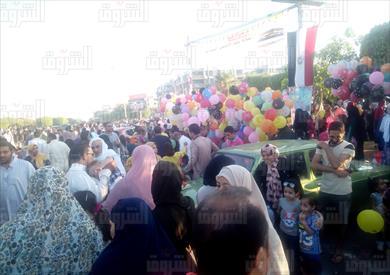 الملايين يؤدون صلاة العيد