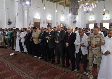 صقروالقيادات وأهالي السويس يؤدون صلاة عيد الأضحي بمسجد بدر