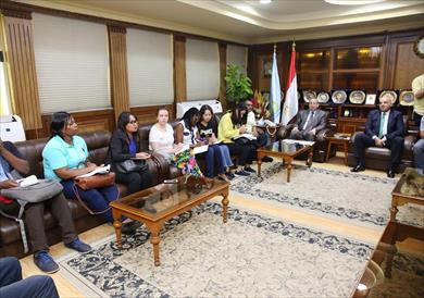 محافظ كفرالشيخ يلتقي بـ19 شابا