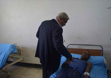 محافظ المنيا يتابع حالة المصابين