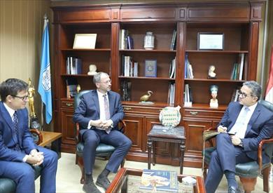 وزير الآثار مع سفير بولندا بالقاهرة-أرشيفية