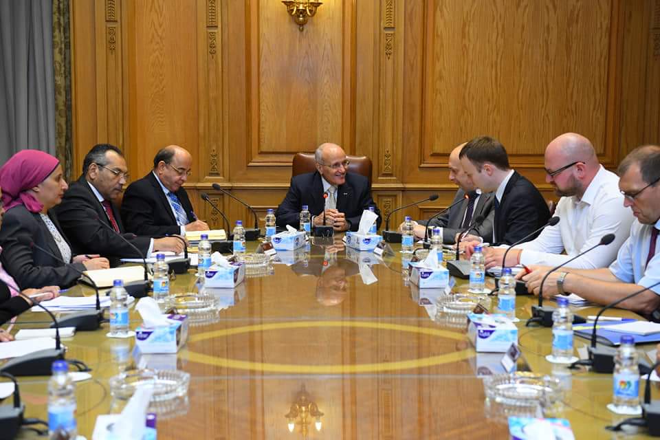 العصار يبحث تصنيع الجرارت مع شركة منسك البيلاروسية