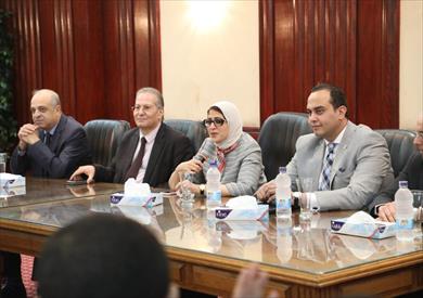 وزيرة الصحة خلال اجتماعها