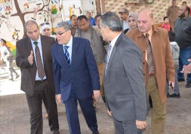 محافظ المنيا يتفقد عددا من المدارس