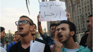 النائب العام المصري الذي عينه الرئيس السابق حسني مبارك تعرض لانتقادات حادة بعد الثورة