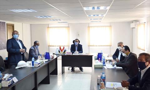 رئيس الوزراء يتفقد محطة صرف صحى ابورواش