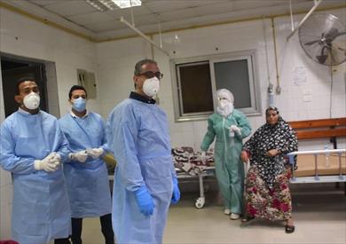 محافظ الفيوم ونائبه يفاجئان المستشفى العام